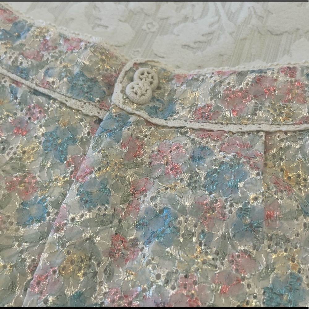 The Iconic Design Studio shorts size 8 - Picture 2 of 3